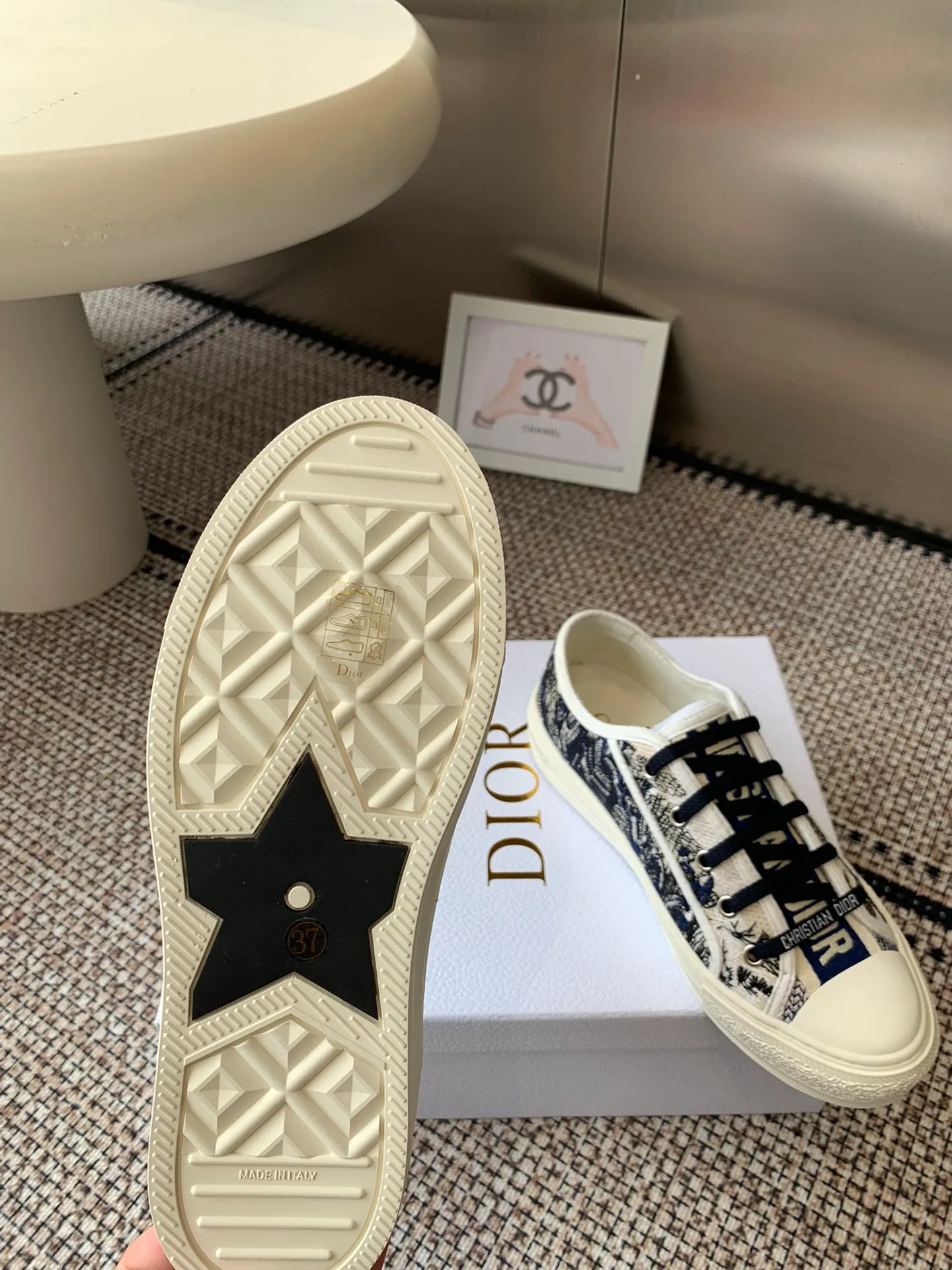 💕💕Factory direct selling price p480💕💕 New color Dior Dior's new presbyopic embroidered canvas heighten thick-soled shoes, all details are consistent with the original ❗️Classic presbyopic with thick-soled series, fashionable and comfortable and also elongates the leg line, all original methods ❗️Original materials❗️ Classic embroidered presbyopic imported silk sheep lining, original cowhide lining for feet ❗️Refundable if not satisfied❗️ Code number 35-41 (40, 41 customized, non-returnable or exchangeable)
